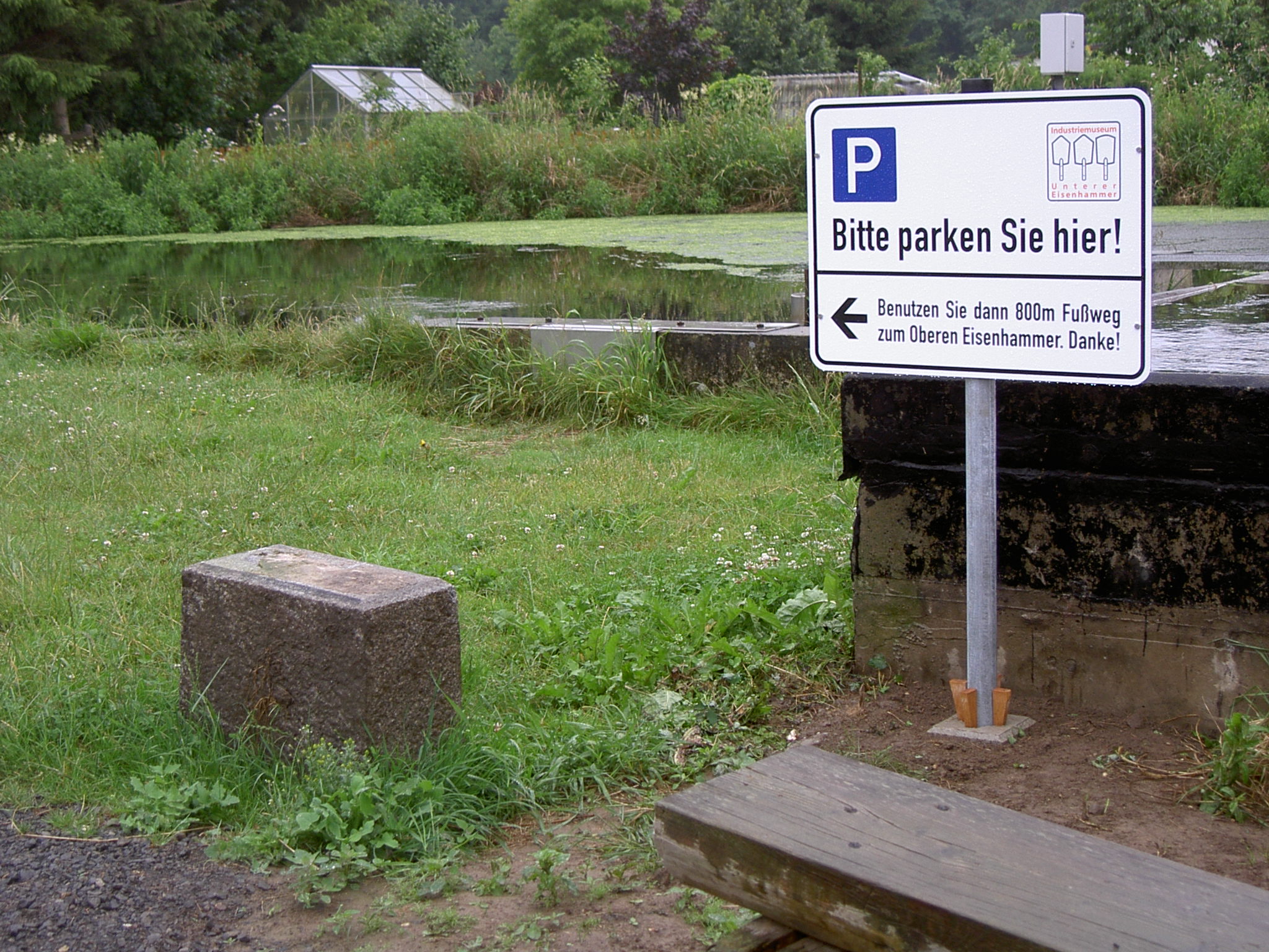 Parkplatzschild am Unteren Eisenhammer